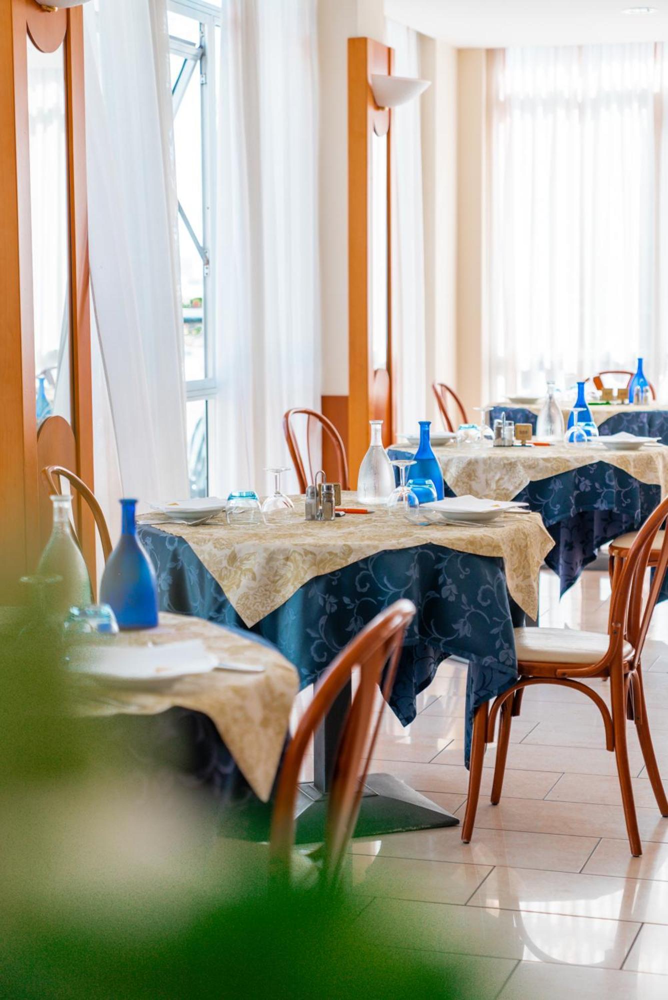 אלבה אדריאטיקה Hotel Joli מראה חיצוני תמונה